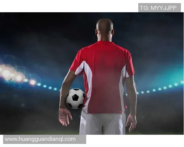 足球巨星背影艺术挂画展现运动魅力与力量之美 足球巨星背影艺术挂画展现运动魅力与力量之美